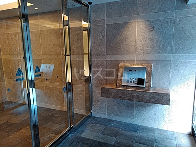 22/30 エントランス