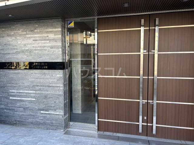 21/28 エントランス