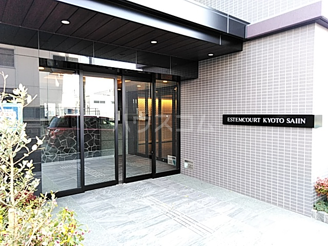 28/30 エントランス