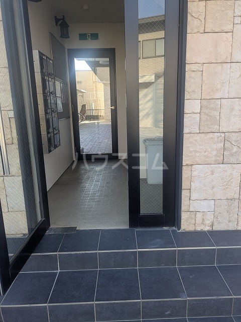 22/30 エントランス