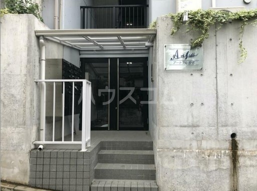 21/22 エントランス