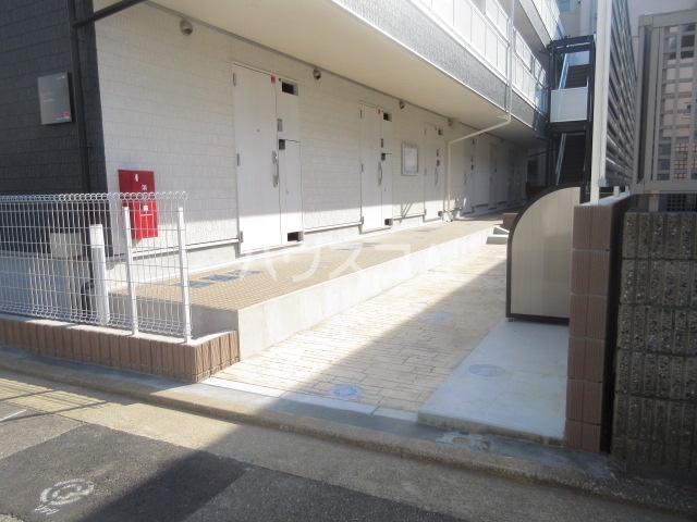 18/28 エントランス