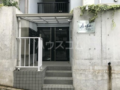 23/24 エントランス