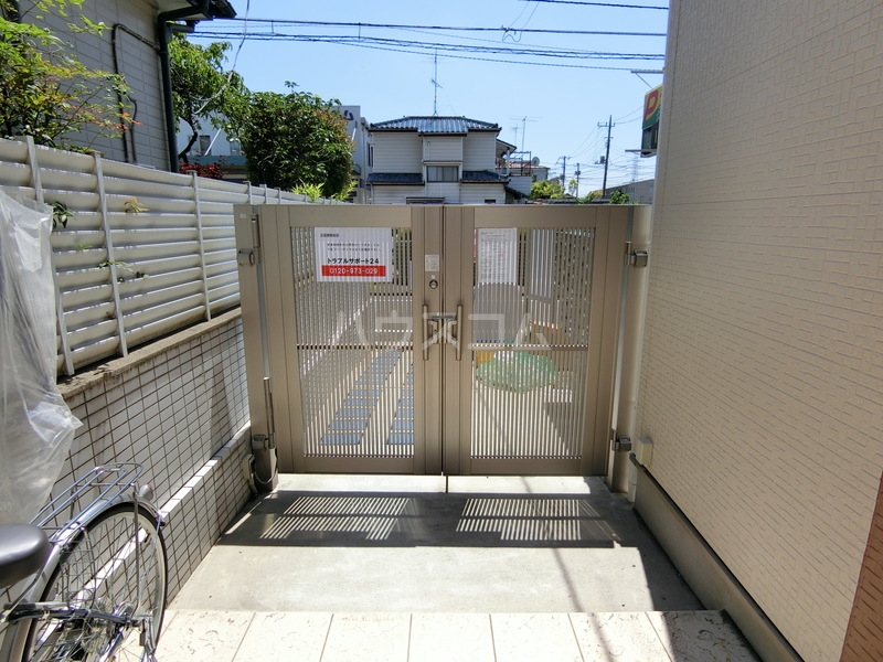 13/16 エントランス