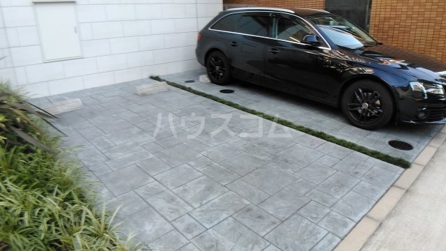 16/21 駐車場