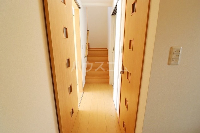 16/20 エントランス