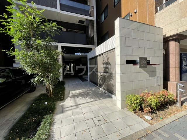 27/30 エントランス