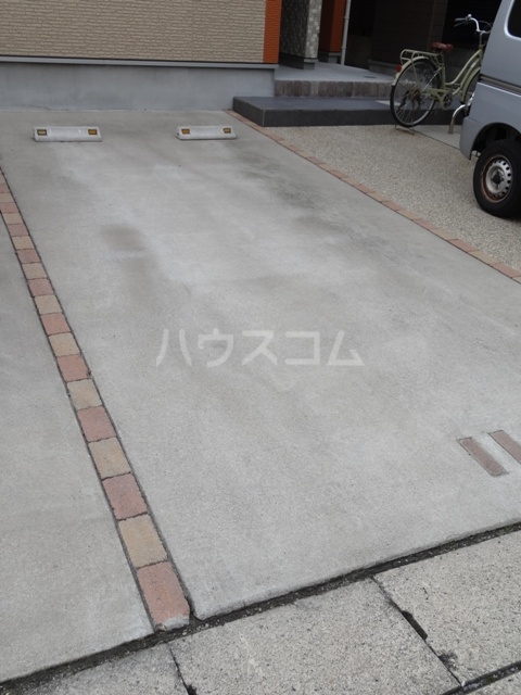 22/28 駐車場