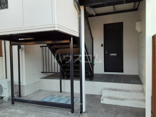 27/30 エントランス