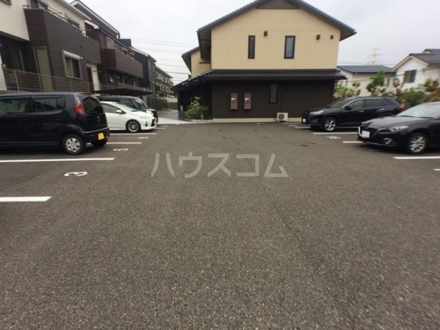 23/30 駐車場