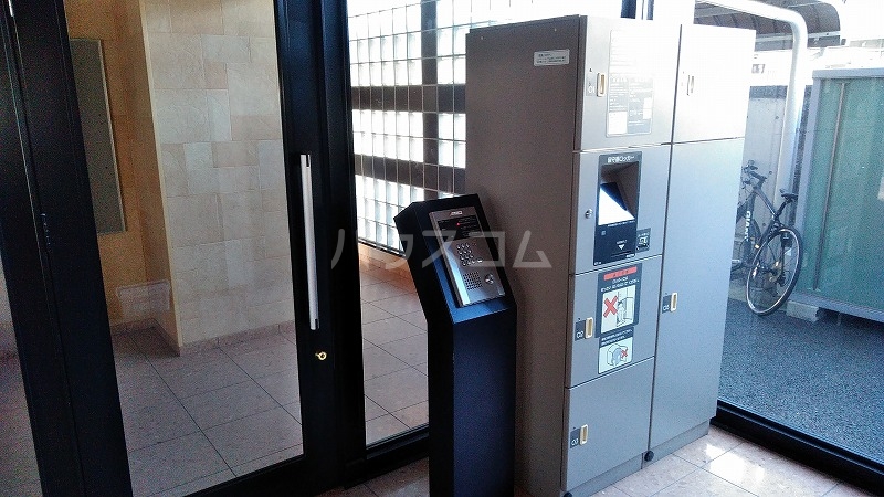 27/30 エントランス