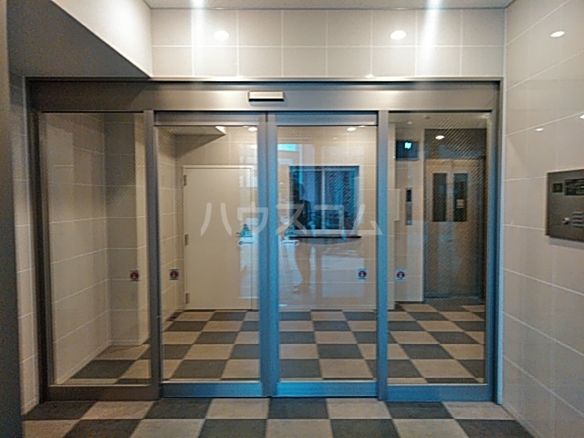 21/30 エントランス