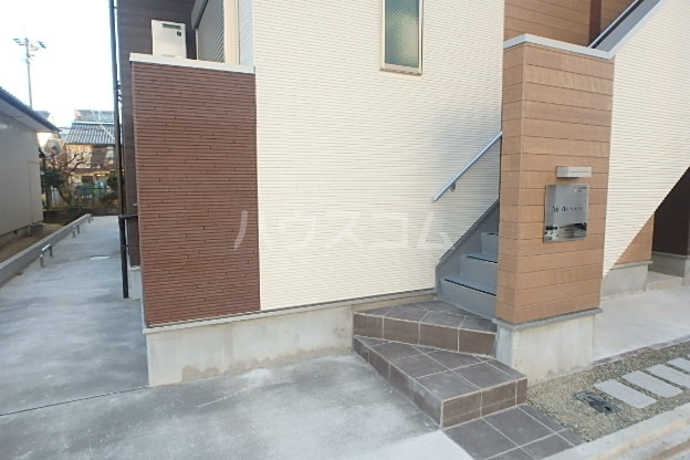 23/30 エントランス