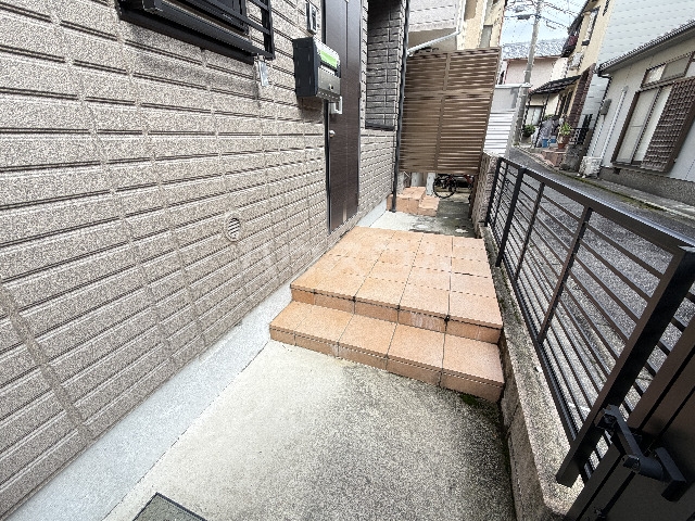 27/30 エントランス