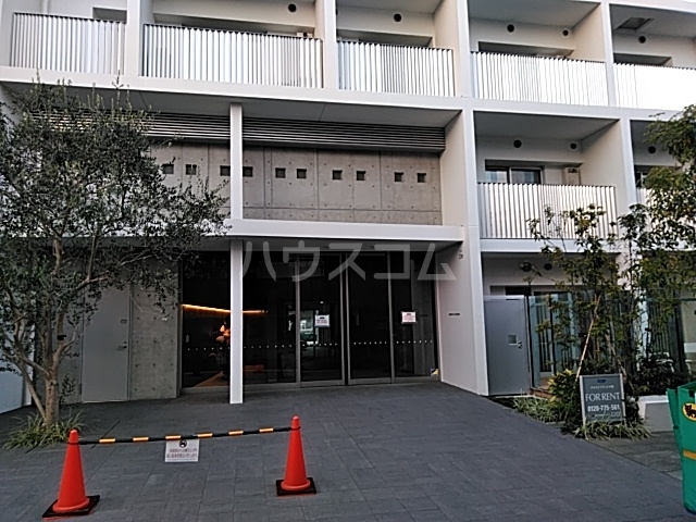 21/27 エントランス