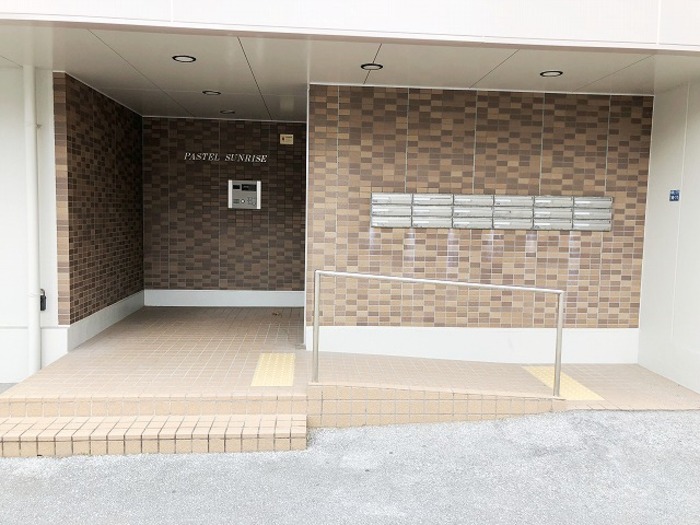 16/19 エントランス