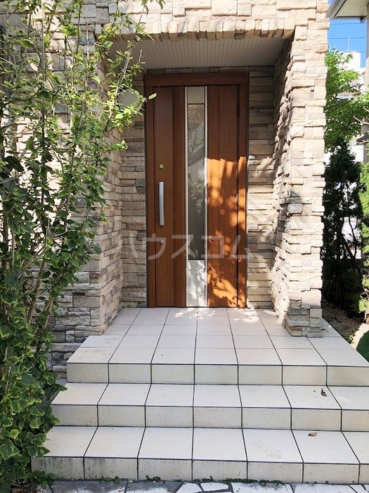 24/25 エントランス