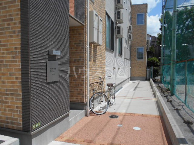 2/4 エントランス