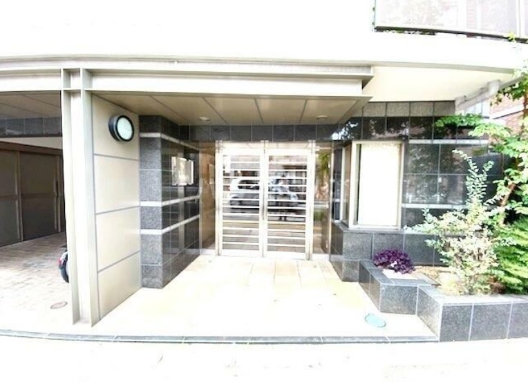 22/30 エントランス