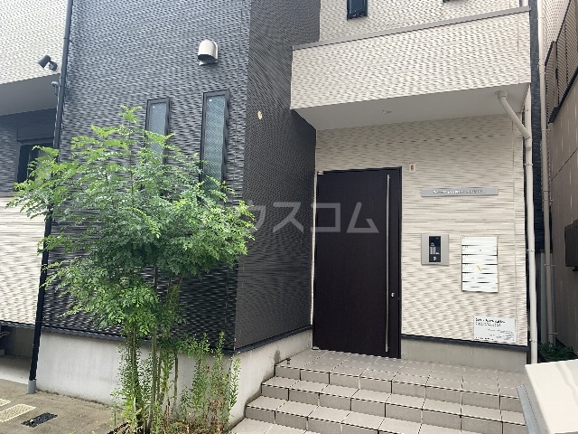 22/28 エントランス