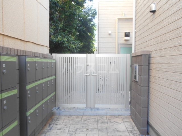 17/23 エントランス