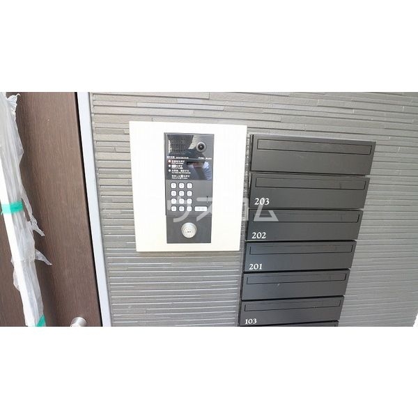 18/25 エントランス