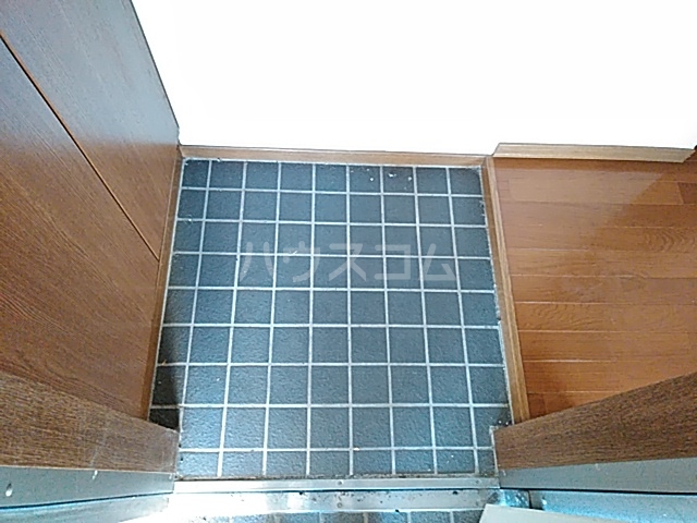 14/14 エントランス