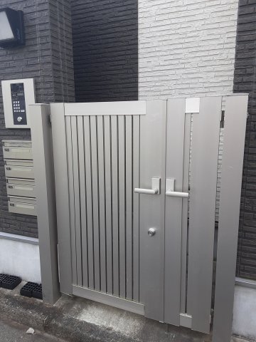 21/22 エントランス