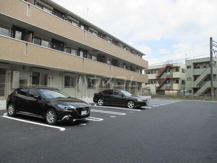 18/28 駐車場