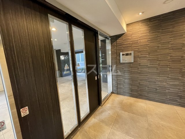 20/30 エントランス