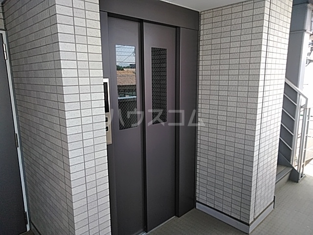 24/30 エントランス