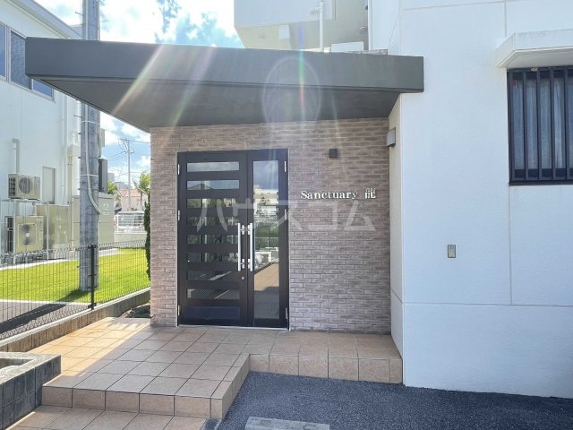 28/30 エントランス