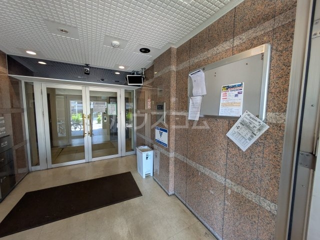 23/24 エントランス