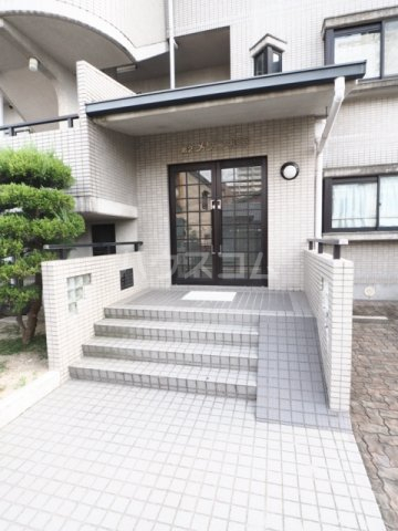 27/30 エントランス