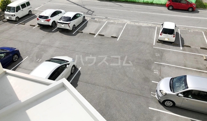 23/30 駐車場