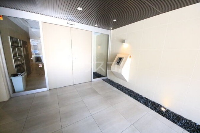 20/27 エントランス