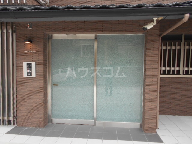 22/28 エントランス