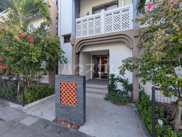 21/26 エントランス