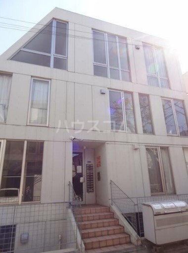 22/25 エントランス