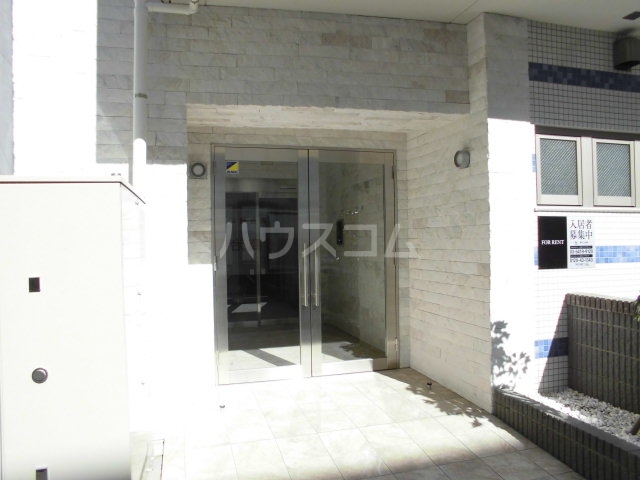 28/30 エントランス