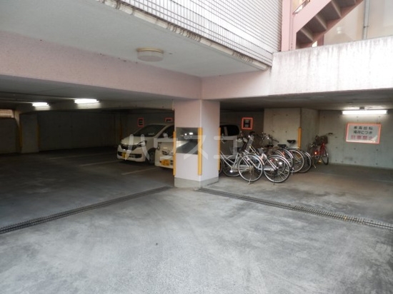 2/5 駐車場