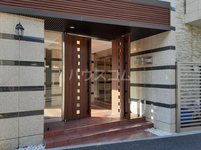 24/30 エントランス