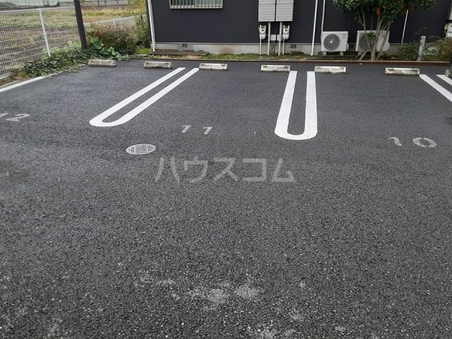 27/30 駐車場