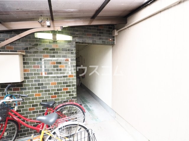 27/30 エントランス