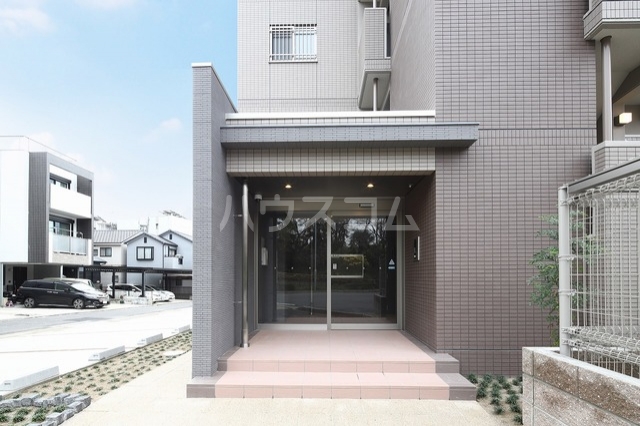 18/27 エントランス