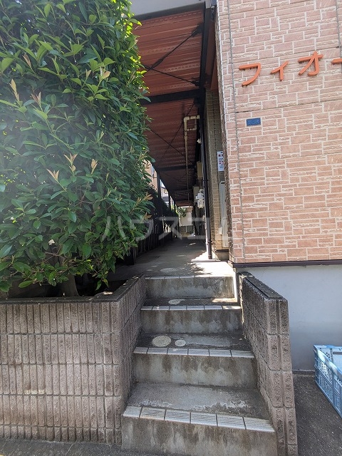 21/22 エントランス