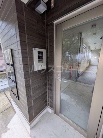 21/30 エントランス