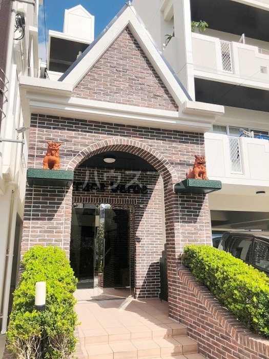 18/28 エントランス