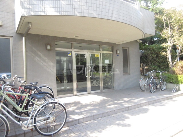 21/27 エントランス