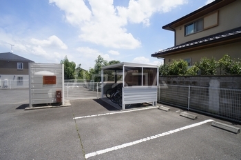 13/16 駐車場
